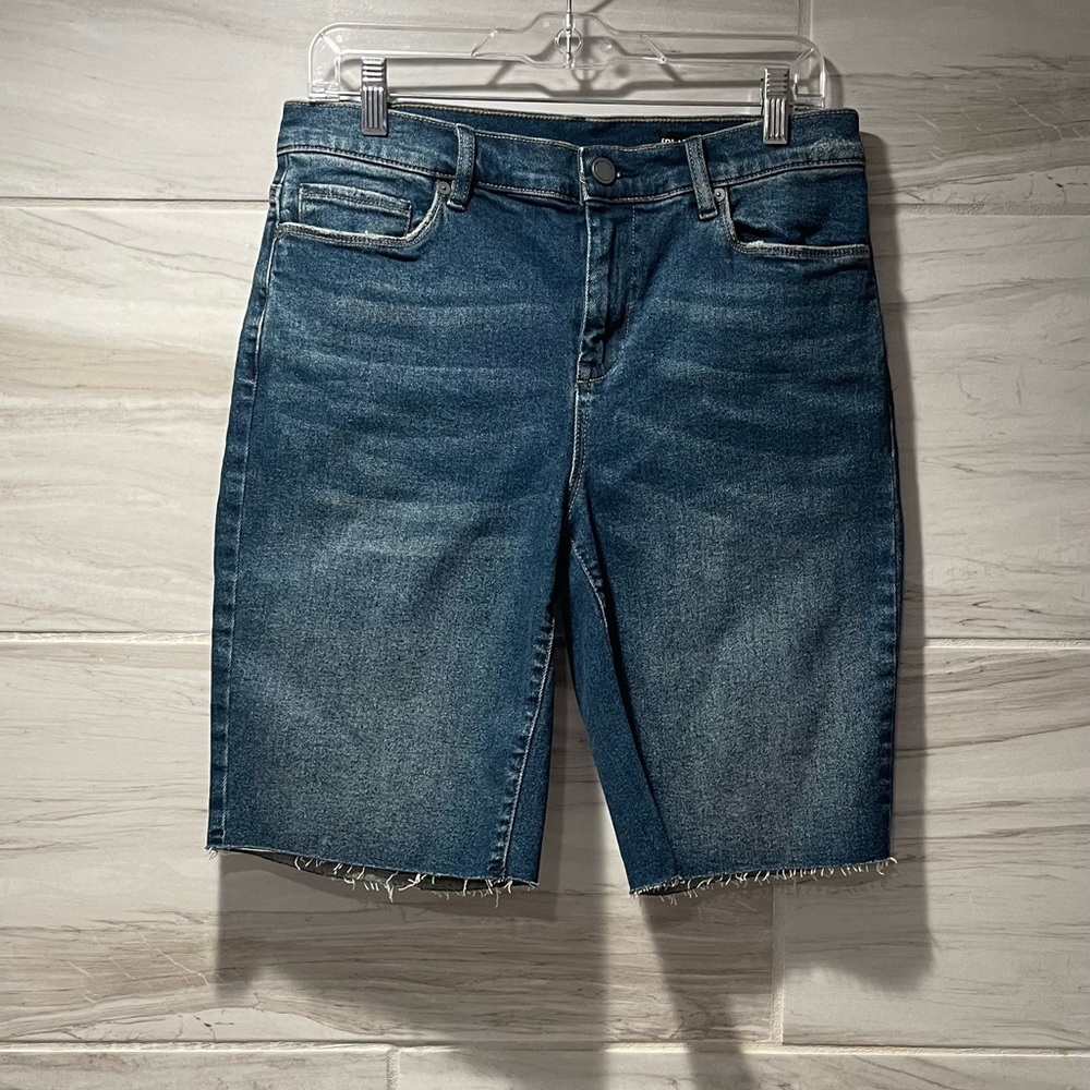 Blank NYC Bermuda Cut Off
Denim Shorts Size 29 NWOT